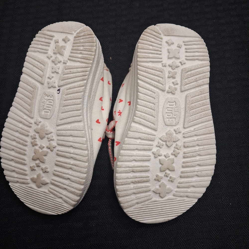 Hey Dude Kids Shoes - White with Red Hearts - Picture 3 of 3